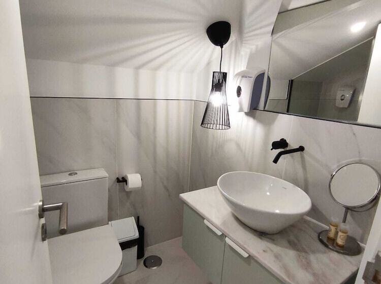 Lisbon Colours Bairro Alto Apartments