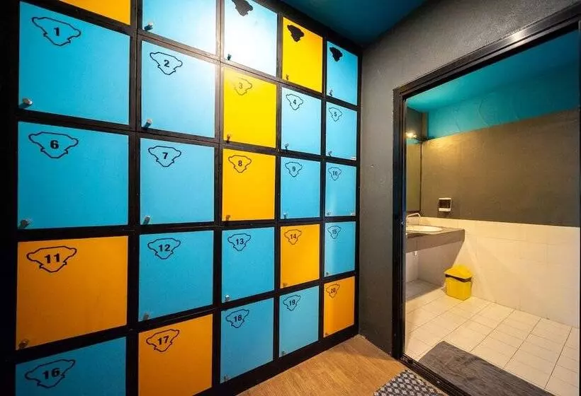 Monkey Dive Hostel Khaolak