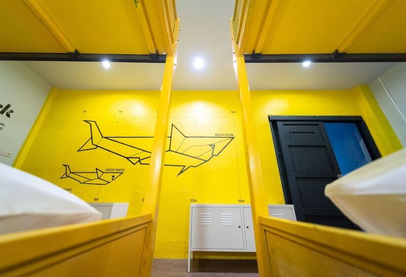 Monkey Dive Hostel Khaolak