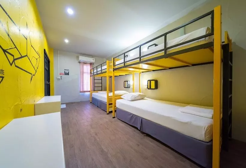 Monkey Dive Hostel Khaolak