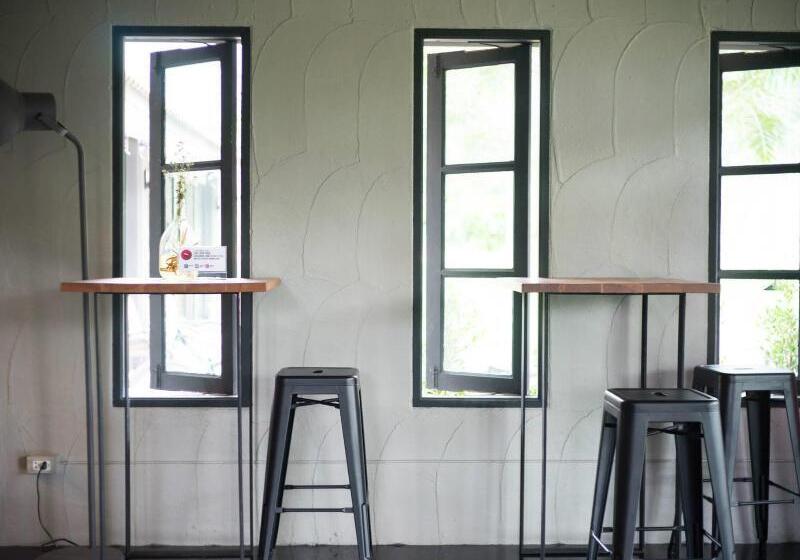 Monkey Dive Hostel Khaolak