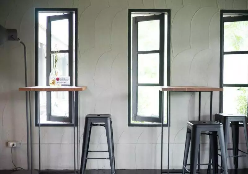 Monkey Dive Hostel Khaolak