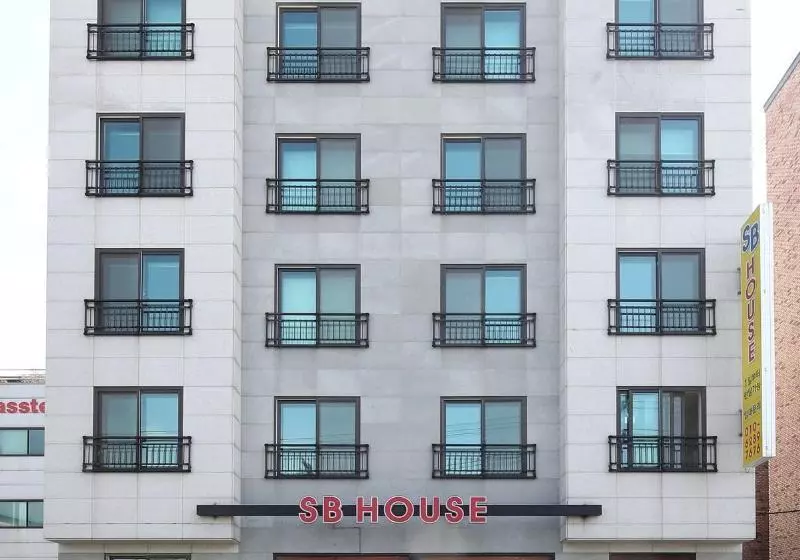 פנסיון Sb House