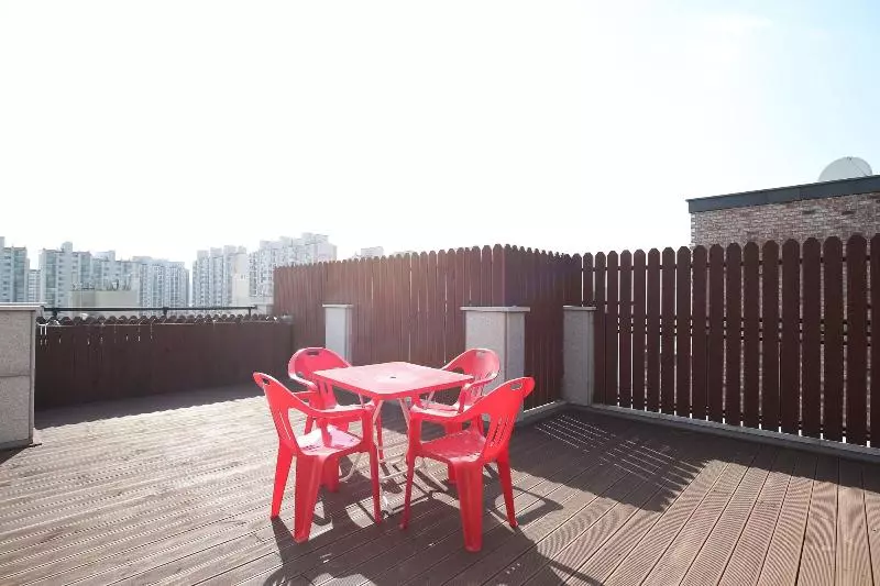 פנסיון Sb House