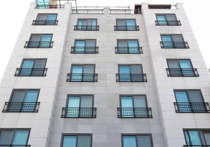 פנסיון Sb House