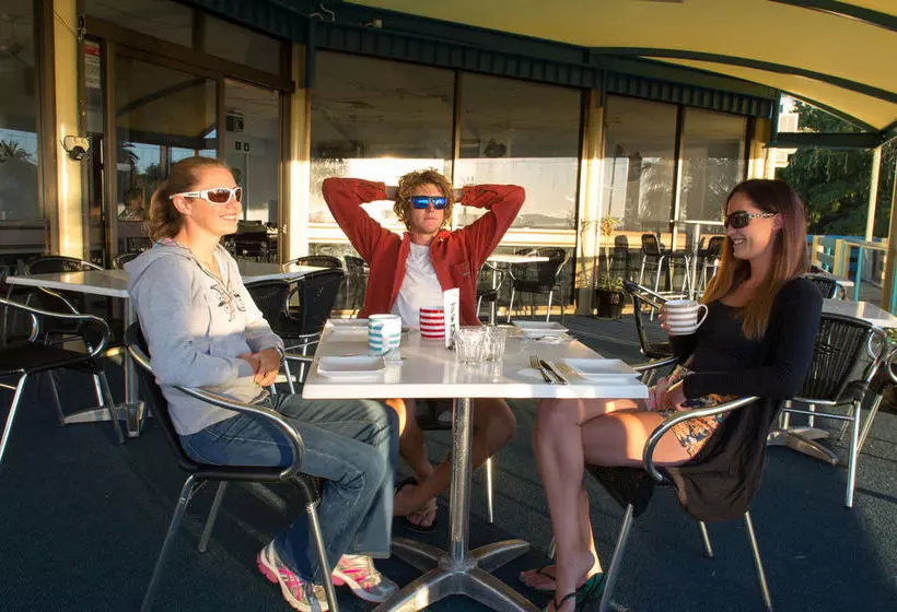 هاستل Adventure Backpackers