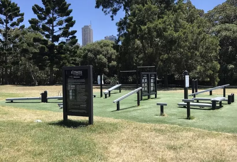 Edgecliff Lodge Motel