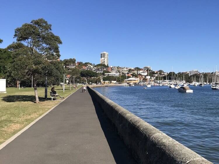 Edgecliff Lodge Motel