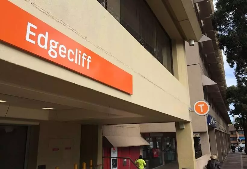 Edgecliff Lodge Motel