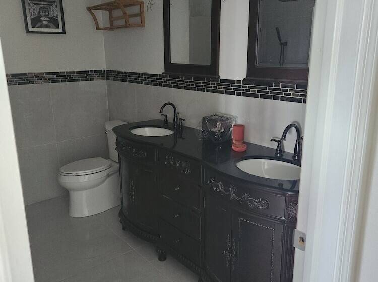 Harbor Breeze Villas