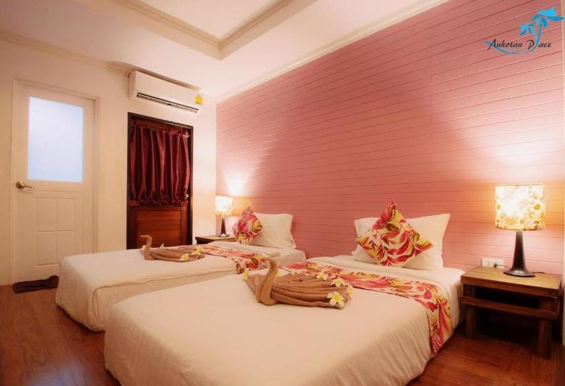 Отель Aukotan Place