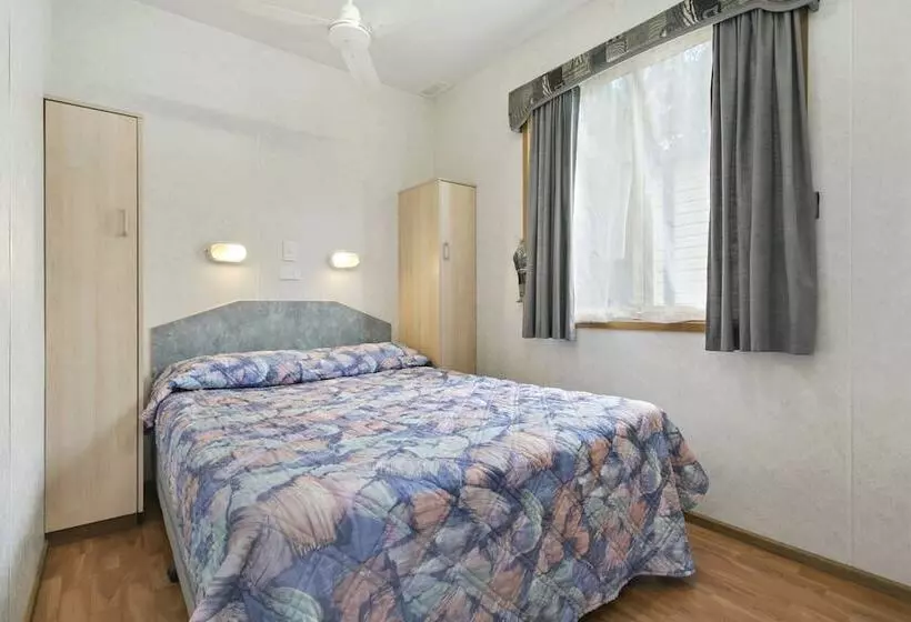 호텔 Australian Community Villages