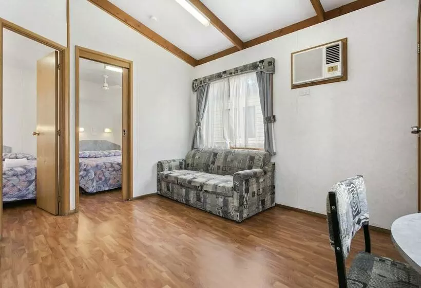 호텔 Australian Community Villages