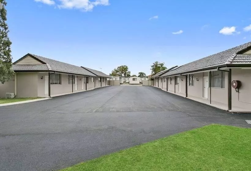 호텔 Australian Community Villages