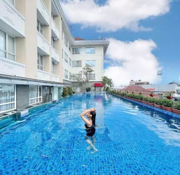 Отель Grand Zuri Malioboro