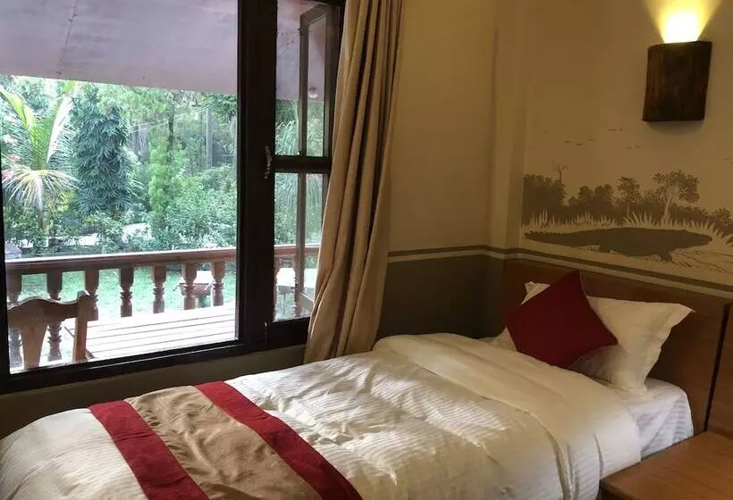 هتل Jungle Safari Resort