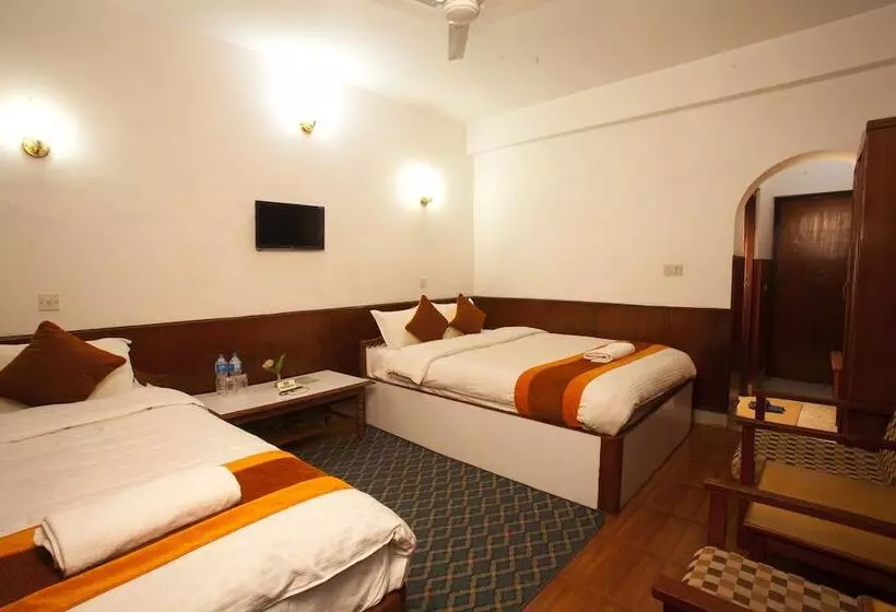 هتل Jungle Safari Resort