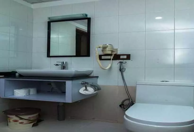 هتل Jungle Safari Resort