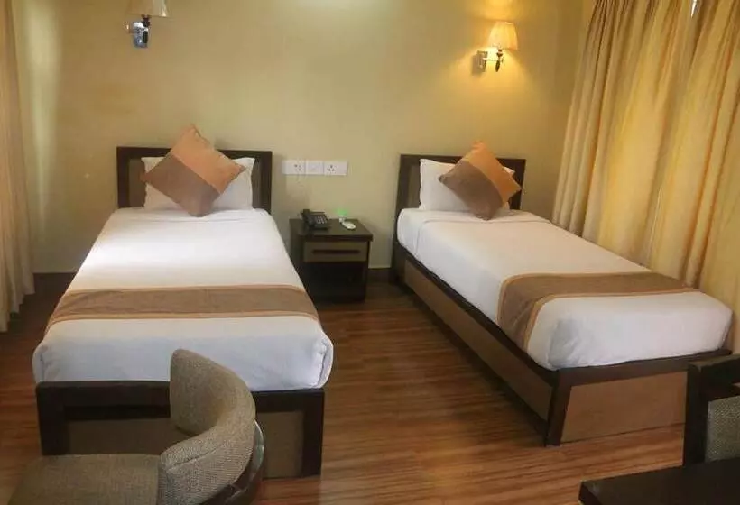 هتل Jungle Safari Resort
