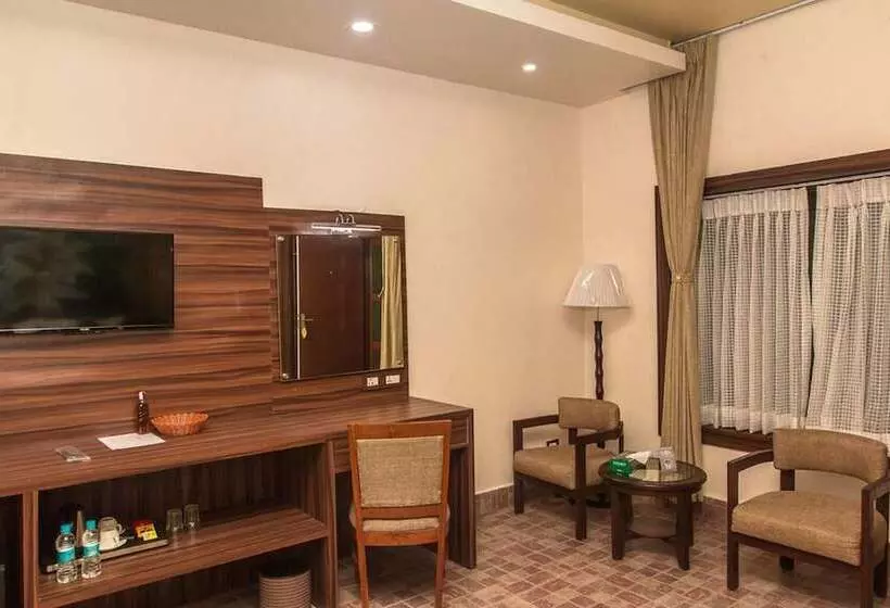 هتل Jungle Safari Resort