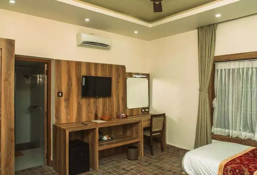 هتل Jungle Safari Resort