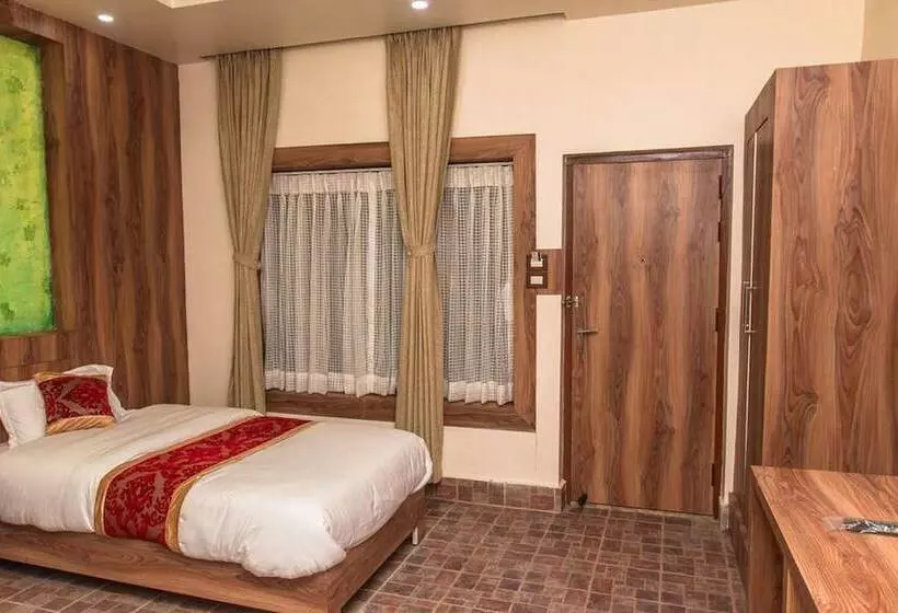 هتل Jungle Safari Resort