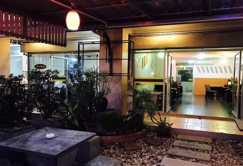 בית מלון כפרי Mawa Lanta Mansion