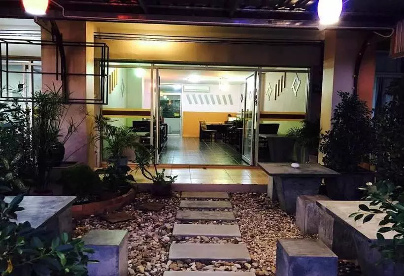 בית מלון כפרי Mawa Lanta Mansion