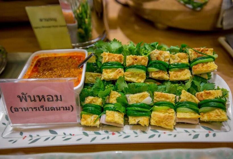 Отель Loei Village