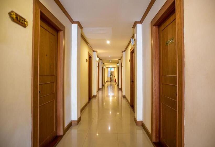 Отель Loei Village