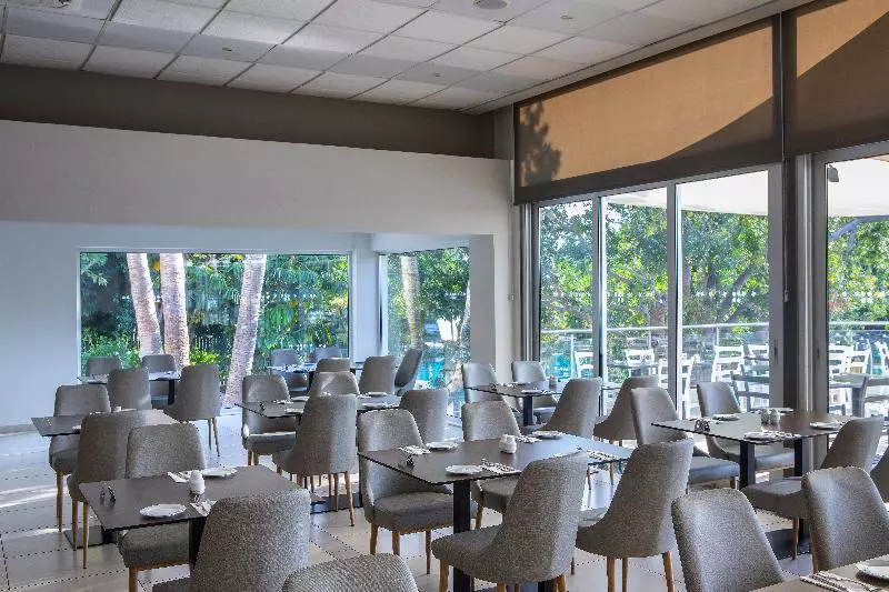 هتل Mayfair Gardens