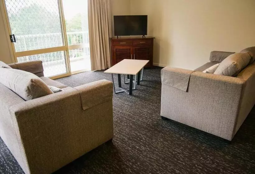 Nightcap At Hinterland Hotel Nerang