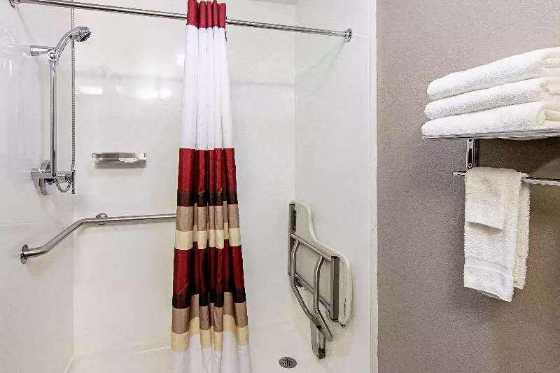 בית מלון כפרי Red Roof Inn Locust Grove