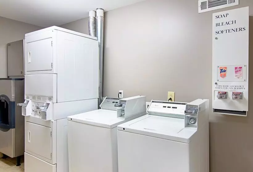 בית מלון כפרי Red Roof Inn Locust Grove