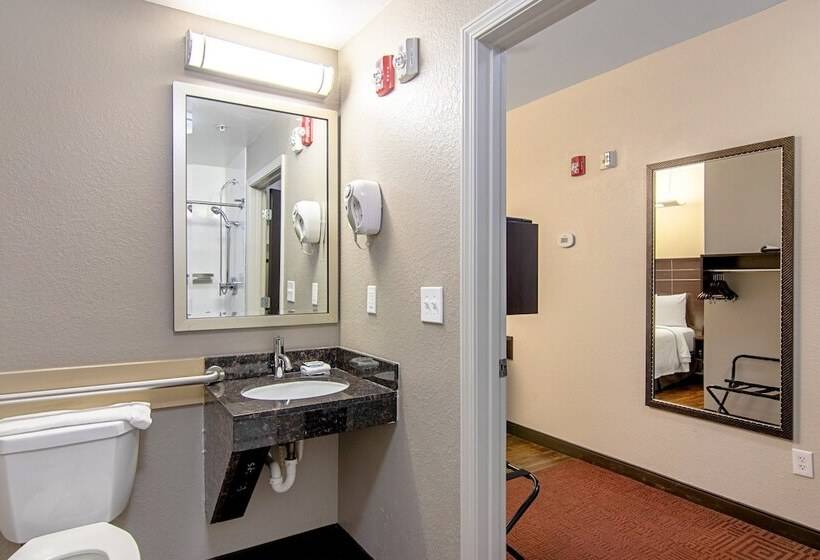 בית מלון כפרי Red Roof Inn Locust Grove