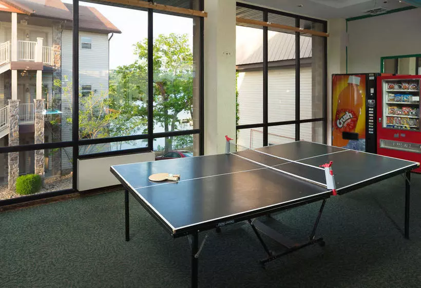 בית מלון כפרי Rock Lane Resort & Marina