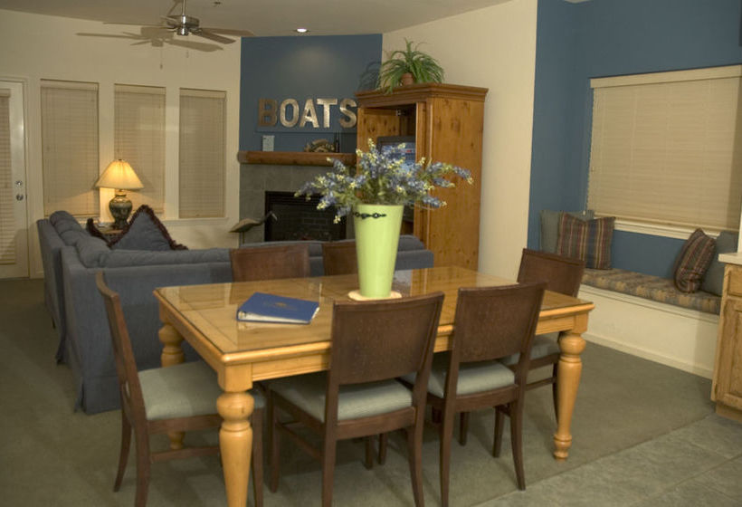 בית מלון כפרי Rock Lane Resort & Marina