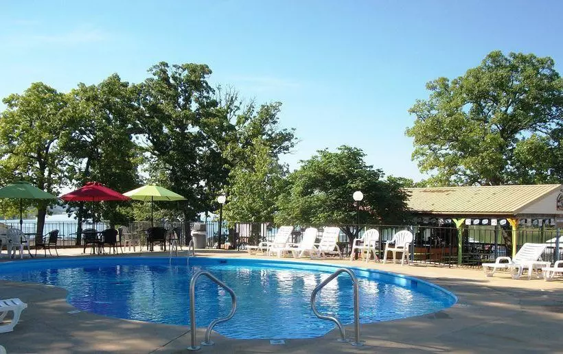 בית מלון כפרי Rock Lane Resort & Marina