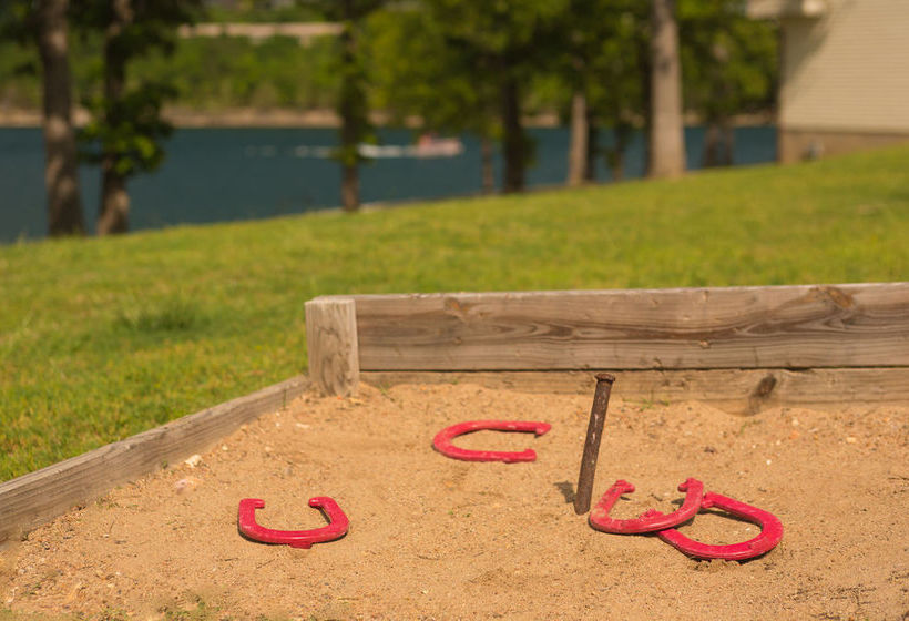 בית מלון כפרי Rock Lane Resort & Marina