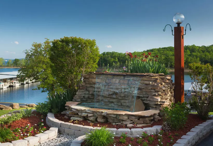 בית מלון כפרי Rock Lane Resort & Marina