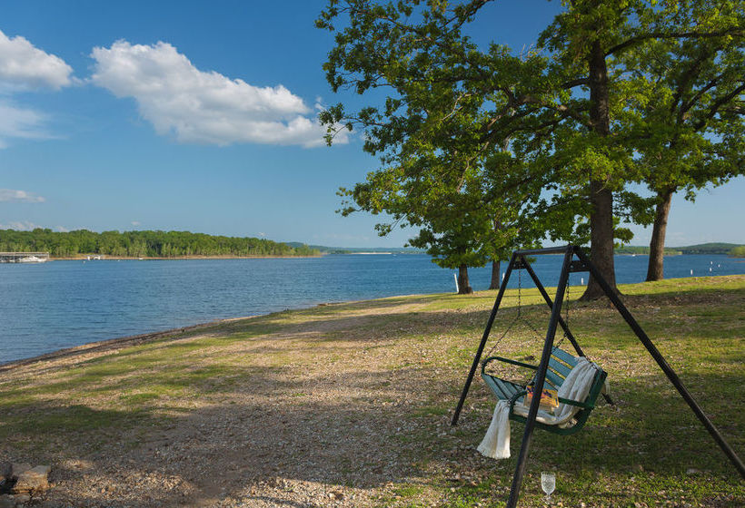 בית מלון כפרי Rock Lane Resort & Marina