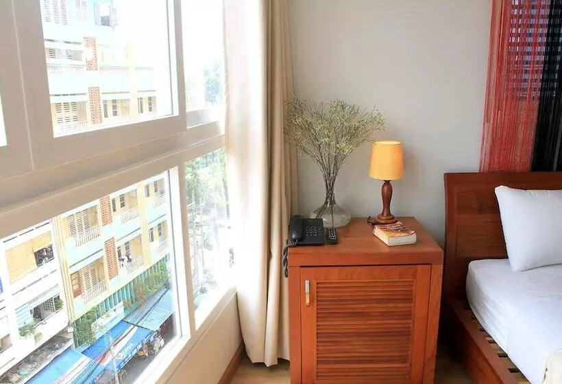 هتل The Alley Saigon