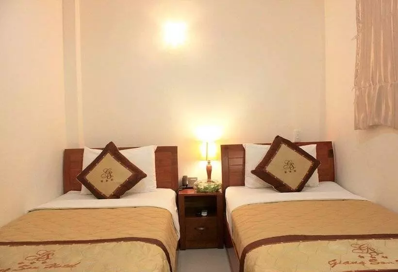 هتل The Alley Saigon