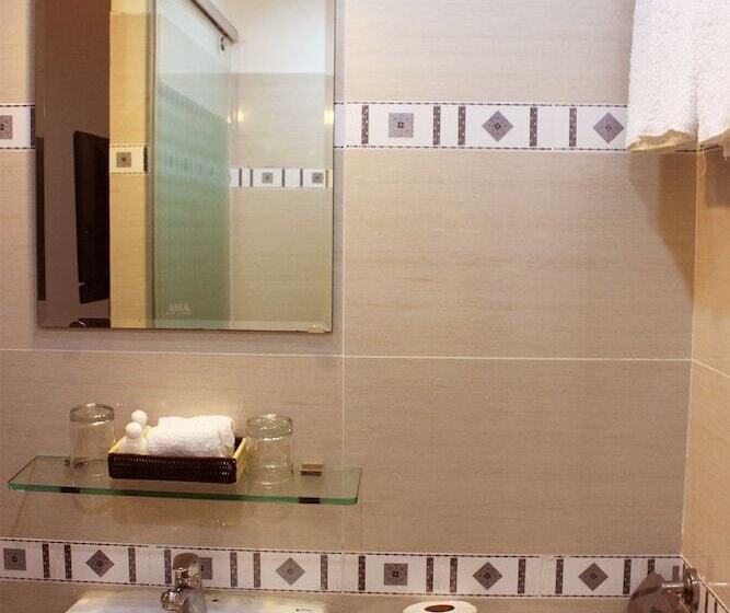 هتل The Alley Saigon