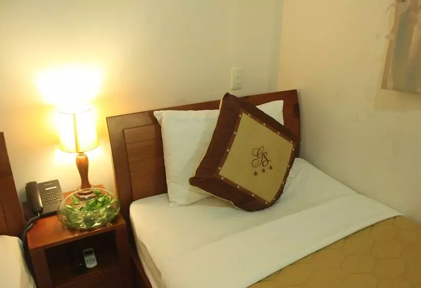 هتل The Alley Saigon