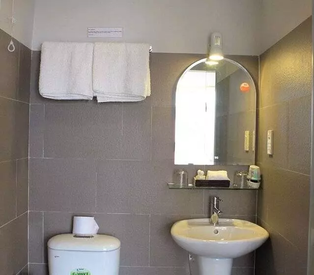 هتل The Alley Saigon