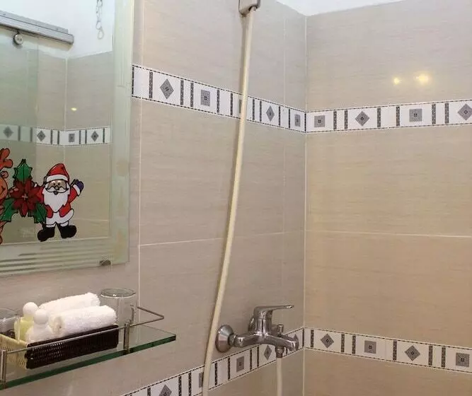 هتل The Alley Saigon