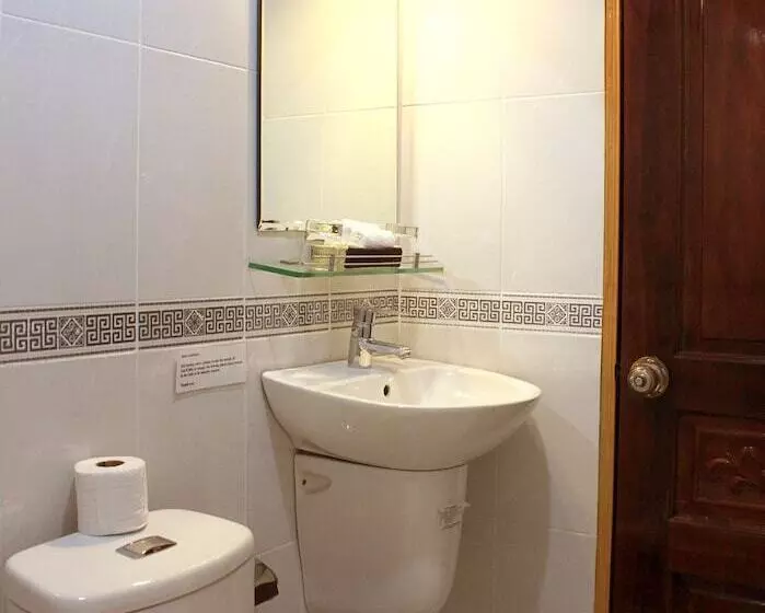 هتل The Alley Saigon