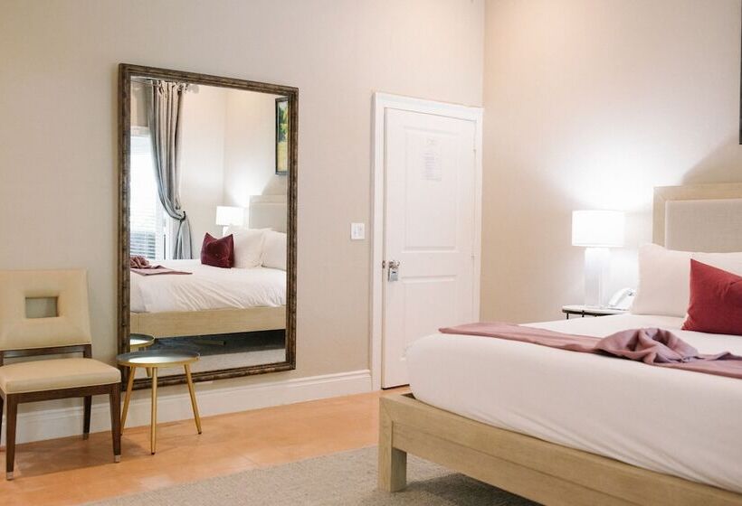 هتل The Rock House