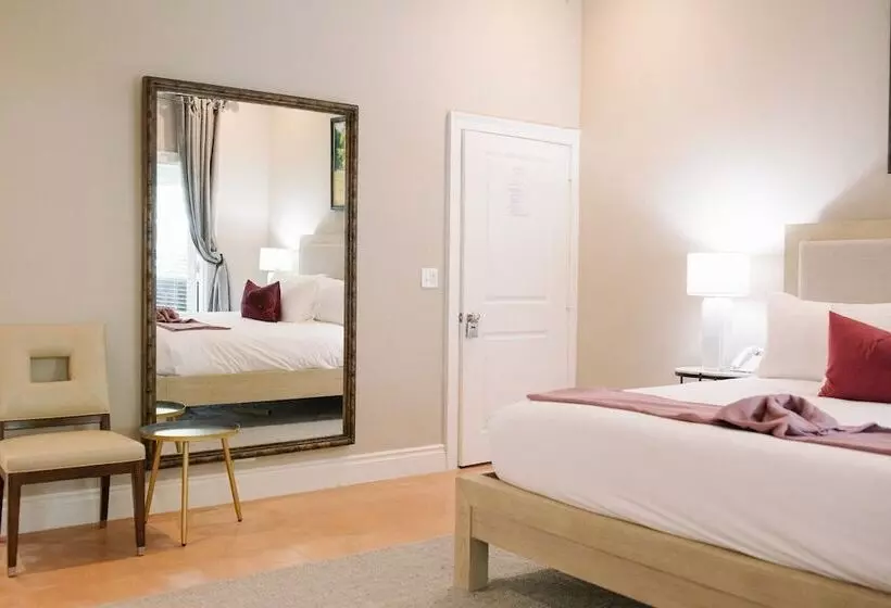 هتل The Rock House